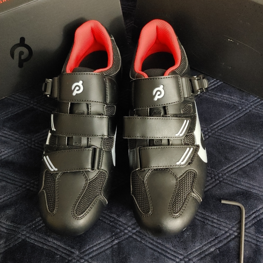 Pelaton cycling shoes